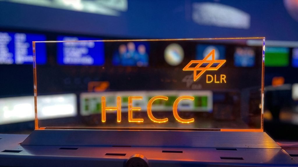 HECC Konsolenschild im Kontrollraum