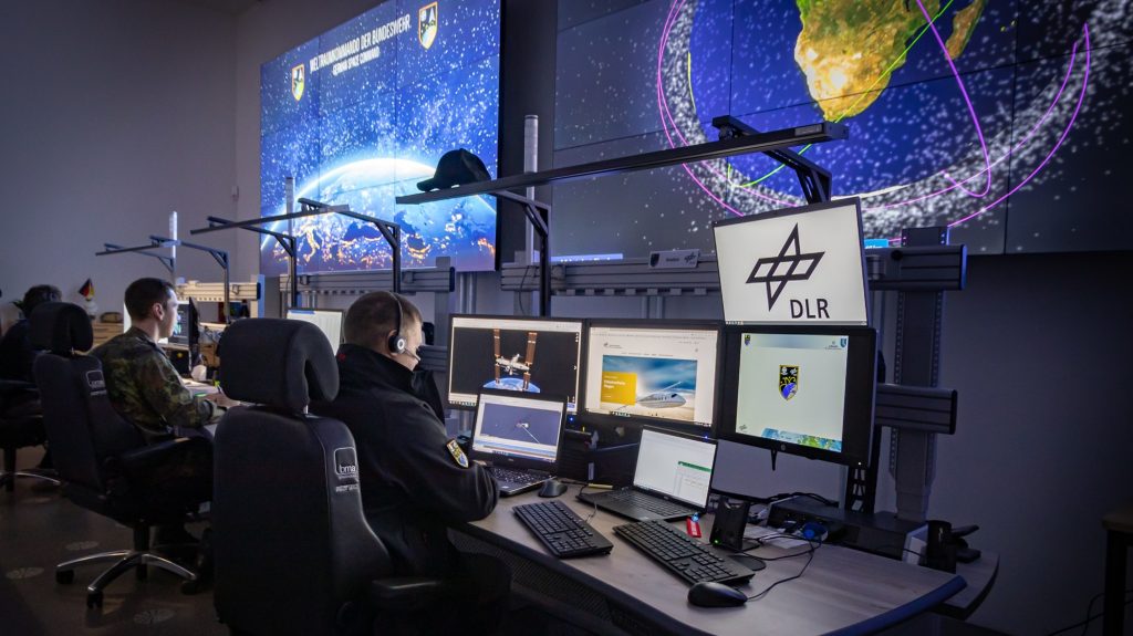 {:de}Weltraumlagezentrum{:}{:en}Space Situational Awareness Centre{:}